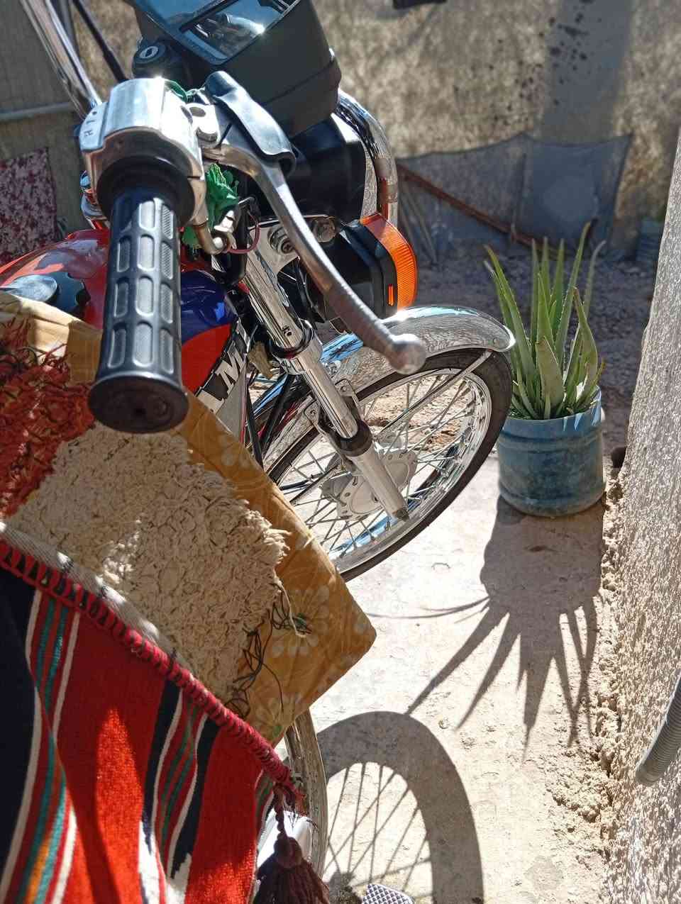 سلام عليكم
 العزاز للبيع نامة موديل 25 اوراق كاملة مكينه لاتنقيص ولاتبخير الدراجة گفالة دراجه شلعه ومعدل تخبل السعر:525 وبيها مجال مكاني  حلة محاويل علي ابن الحسين تفاصيل أكثر اتصل  ***********
