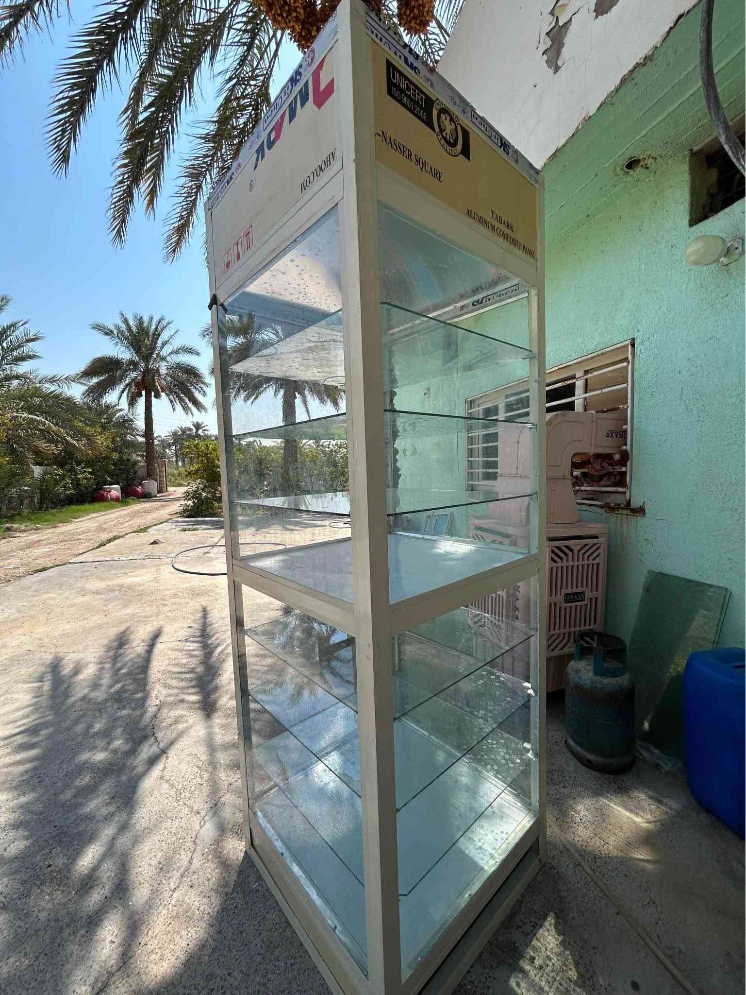 السلام عليكم الفاترينا للبيع تفصال ألمنيوم ثقيل وجام بيها فطر بجامه من الجامات مامأثر عليها ارتفاعها تقريباً 2.5 وعرضها 80 مربع نضيفه جداً اللي تفيده ينطيني بيها سعر وهذا رقمي *********** مكاني بابل Singapore
