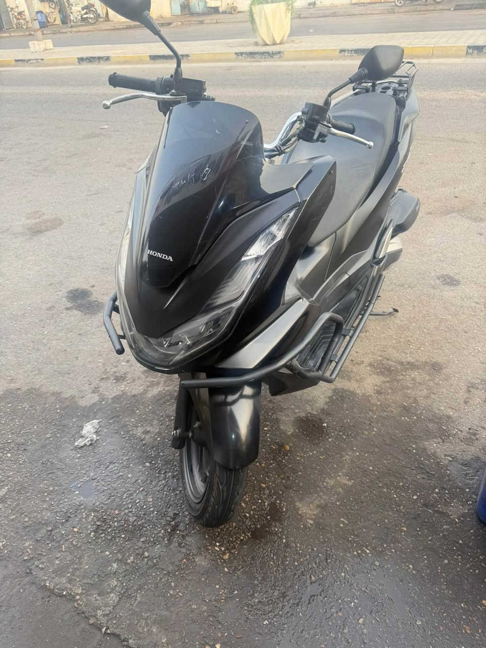 السلام عليكم دراجة pcx جيل رابع كفالة عامة السعر 19 وبيها مجال قليل
العنوان البصرة ام قصر 
***********

نص مكتوب في الصور:
- HONDA