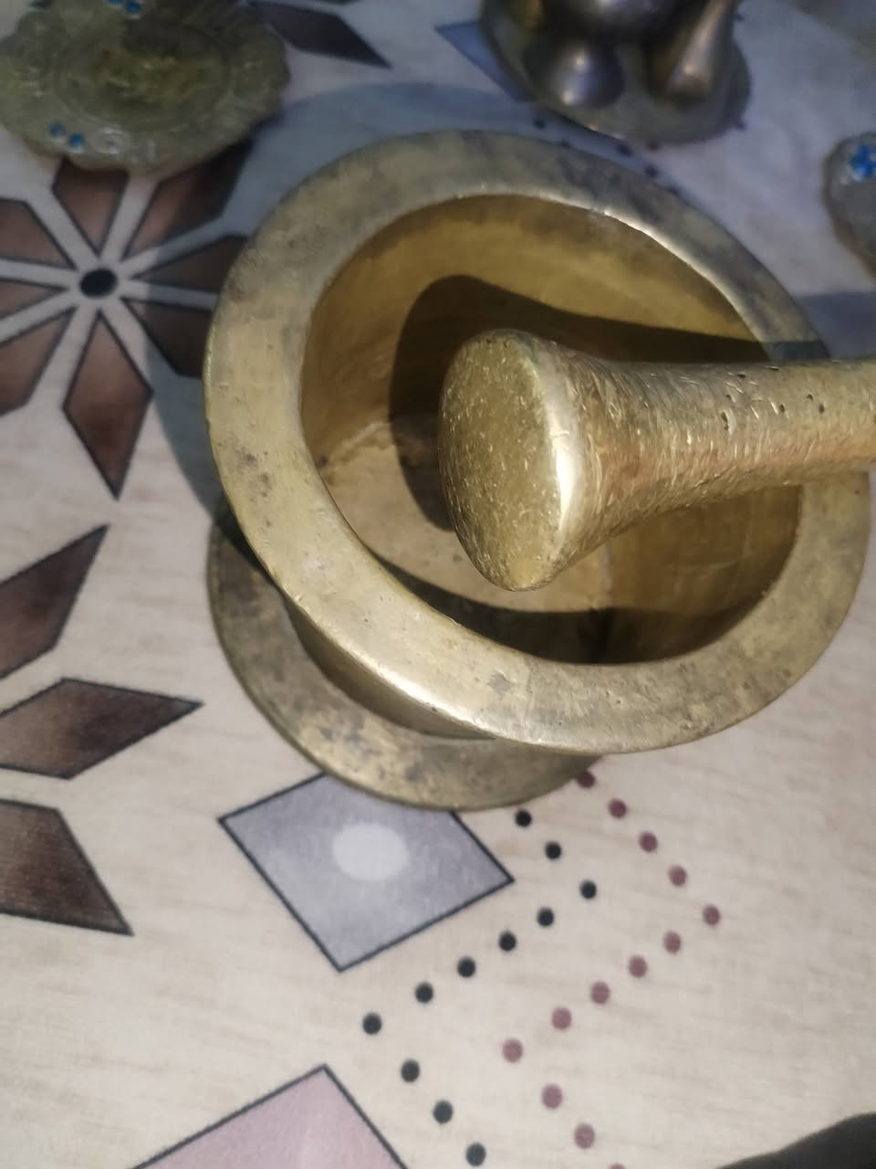 سلام عليكم تحفيات قديمه انتيكات كلهن نحاس وزن ثقيل
صارلهن بل 30 سنه و الهاون عمره فوك ال 55 سنه وزنه ثقيل اصلي نحاس و انتيكات حلوه وزنهن ثقيل كلهن نحاس سعر 250 رقم ***********

عنوان بغداد كاظميه
