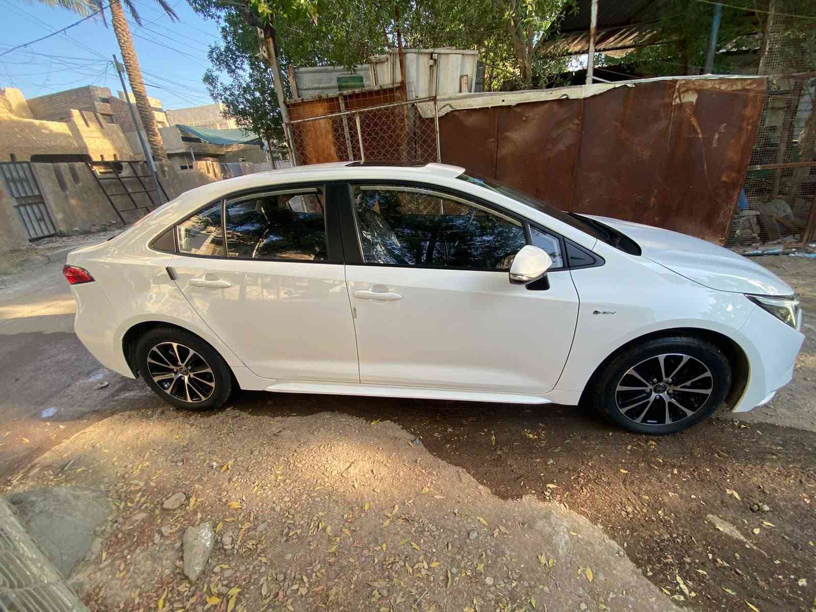 كورلاهايبرد٢٥ شكل الامريكي ماشية٣٢فول مواصفات على وضع الشركة كافة غراضه موجودة من البصمات ٢ وكتلوكات وارضيات والعدة مكفولة من الصبغ والتبديل فقط بيه بارد بسيط يم التايرالخلفي السيارة بسمنة شرط التحويل السعر ١٥٥ بي مجال مكاني بغداد 
***********
