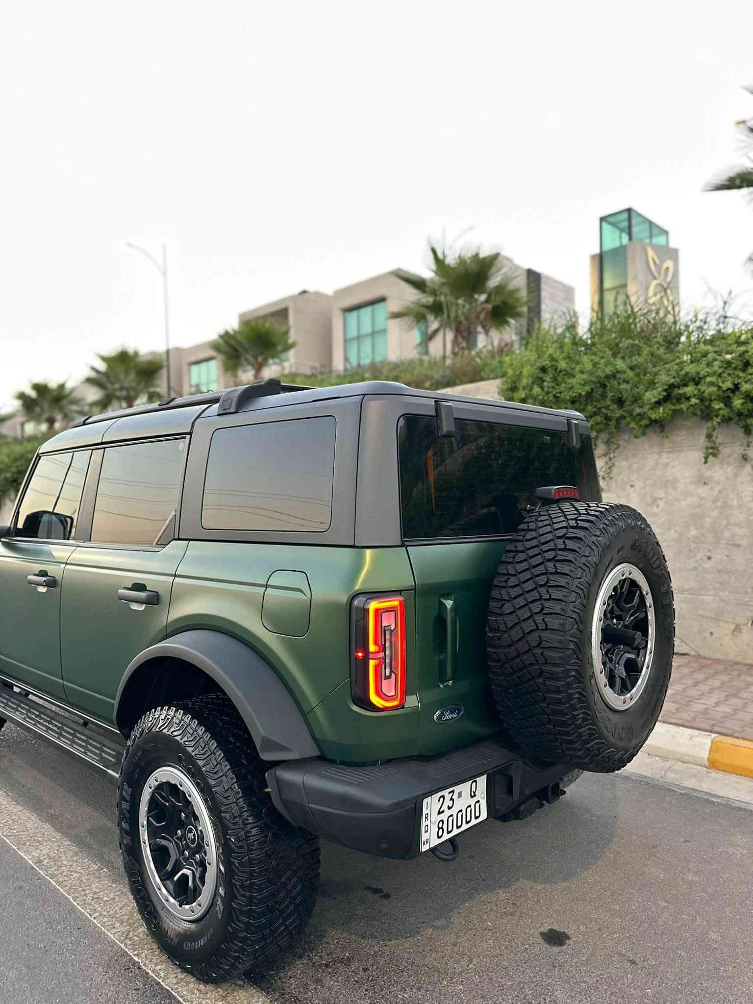 سلام عليكم 

فورد برونگو 2022 Wild trak🇺🇸🇺🇸

السيارة بيهة قبغ صندوق صبغ فقط بدون تبديل بدون ايرباك 

مكان السيارة سليمانية 

محرك 6 سلندر توربو چارج 

مواصفات wild trak
شاشة جبيرة 
كامرات ٣٦٠ درجة 
رادار ٣٦٠ درجة 
شحن وايرليس 
اطفاء ذاتي 
حساس امامي و خلفي 
5 دكم السيارة 
شاشة اندرويد 
كشنات جلد 
كشنات كارباء جهتين 
كشنات هيتر 
استيرن هيتر 
بصمة ابواب 5
تشغيل عن بعد 
گيج الكتروني 
نضام AUX
دعامية امامي حديد رابتر 
بلاجيكتور رابتر 
دبلات foox
لوييات رابتر 
فندرات عريض 
لايتات ليد 
بگلايت ليد 
فور ويل 4*4
سقف متحرك 
داخل جلد لونين كلش مميز 
ماشية ٦٥ ميل فقط 

السيارة مغلفه PPF طافي ضمان ١٠ سنوات 
بيهة كتاب تضليل 80% 
السيارة مصروفة علي كلش اهواي و بلواقع احلي 
كير و مكينة كله ابشرط بدون اي خلل 

سعرة ٣٧٠$ بي مجال 

رقمي *********** 

السيارة بسمي ابشرط تحويل او وكالة
