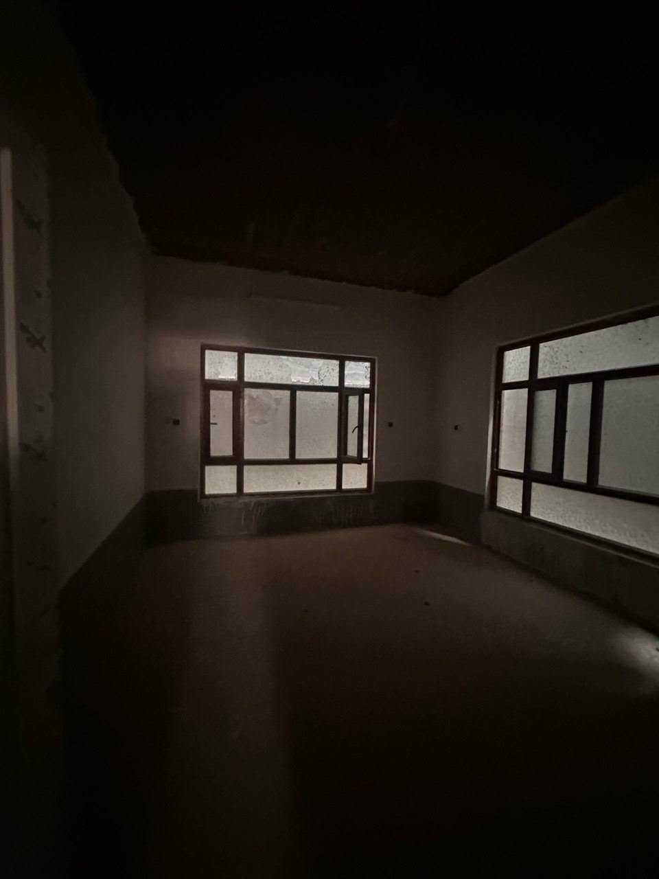 دار طابق ارضي للايجار 🛑 🛑 🛑 🛑
في حي الشيماء 
مساحة 200 متر 
بناء حديث 🫸 🫸 🫸 🫸 
زيرو 
يتكون من غرفتين نوم وهول واستقبال وصحيات ومطبخ وكراج 
السعر 325
موقع قرب جامع محمد رسول الله 
الطابق الثاني شقة هيكل 
للاتصال والاستفسار 
***********
***********
