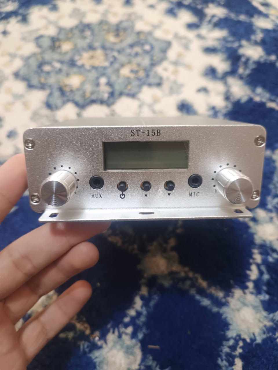 مرسلة ST مع مستلامات ثنين 
آخر قطعة ضلت 
للحجز التوصل على واتساب 👇🏻
***********

تفاصيل المراسلة 👇🏻
📡 صَوْتُكَ يَصِلُ لأَبْعَدِ مَدَى.. نَقَاءٌ وَقُوَّةٌ بِلا حُدُود! 📡
​إلى جميع الإخوة المهتمين بالبث الإذاعي ونقل الصوت النقي (Stereo) في أصعب الظروف والمناطق.. الحل الاحترافي المتكامل أصبح بين يديك الآن!
​🔥 أقوى منظومات البث الإذاعي المتكاملة:
​أجهزة إرسال متطورة: بقدرة 7 واط و 15 واط.
​نطاق تردد واسع: تغطية كاملة من 76 MHz إلى 108 MHz (يدعم النظامين المغلق والمفتوح).
​مضاعفة القوة: إمكانية زيادة مدى البث لمسافات بعيدة تتجاوز 6 كيلومترات بواسطة مكبر الإشارة الـ FM العملاق بقدرة 50 واط.
​📦 الملحقات المجانية مع المنظومة:
​هوائي خارجي (Antenna): مخصص لترددات النظامين 
​🏴 خِدْمَةً لِصَوْتِ الحُسَيْنِ (ع).. نَقْلٌ حُسَيْنِيٌّ نَقِيٌّ لِأَبْعَدِ المَسَافَاتِ 🏴
​نعلن عن توفير أحدث تقنيات البث الإذاعي عالي الدقة (Stereo) المخصصة للمواكب والهيئات الحسينية، لنقل العزاء والقصائد في أصعب الأماكن والمساحات المفتوحة والمغلقة.
​⚙️ مواصفات المنظومة الاذاعية:
​أجهزة بث احترافية: بقدرة 7 واط و 15 واط بترددات (76 - 108 MHz). تعمل على نظام المغلقة والمفتوح حسب الحاجة 
​تغطية شاسعة: تصل إلى أكثر من 6 كم عند دمجها مع مكبر الـ FM بقدرة 50 واط.
​جاهزية تامة: تأتي المنظومة مع هوائي  خارجي (Antenna): مخصص لترددات النظامين المغلقة والمفتوح  وكابل 10 أمتار درجة أولى، بالإضافة إلى راديو رقمي احترافي ذو جودة عالية يغنيك عن الاحهزة المحورة  ذو خرج صوت ستيريو   يقدم (هدية مجانية) 
​💸 أسعار خاصة ودعم استثنائي لخدمة مواكب عزاء سيد الشهداء (ع).

​للحجز التوصل على واتساب 👇🏻
***********
