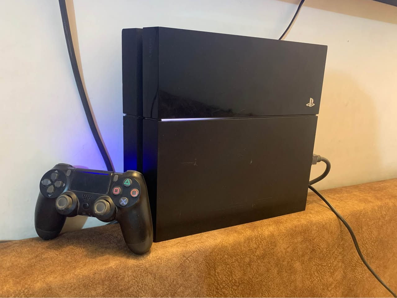 بلي 4 فات مهكر
ذاكره 500GB
نضام 12.50
بي 15 لعبة
 جوستك وحده
الجهاز نضيف جدا
الجهاز مفتوح للتنصيف فقط 

السعر 180 الف قفل بدون عمله

مكاني بغداد اليرموك

*********** رقمي بغداد, العراق
