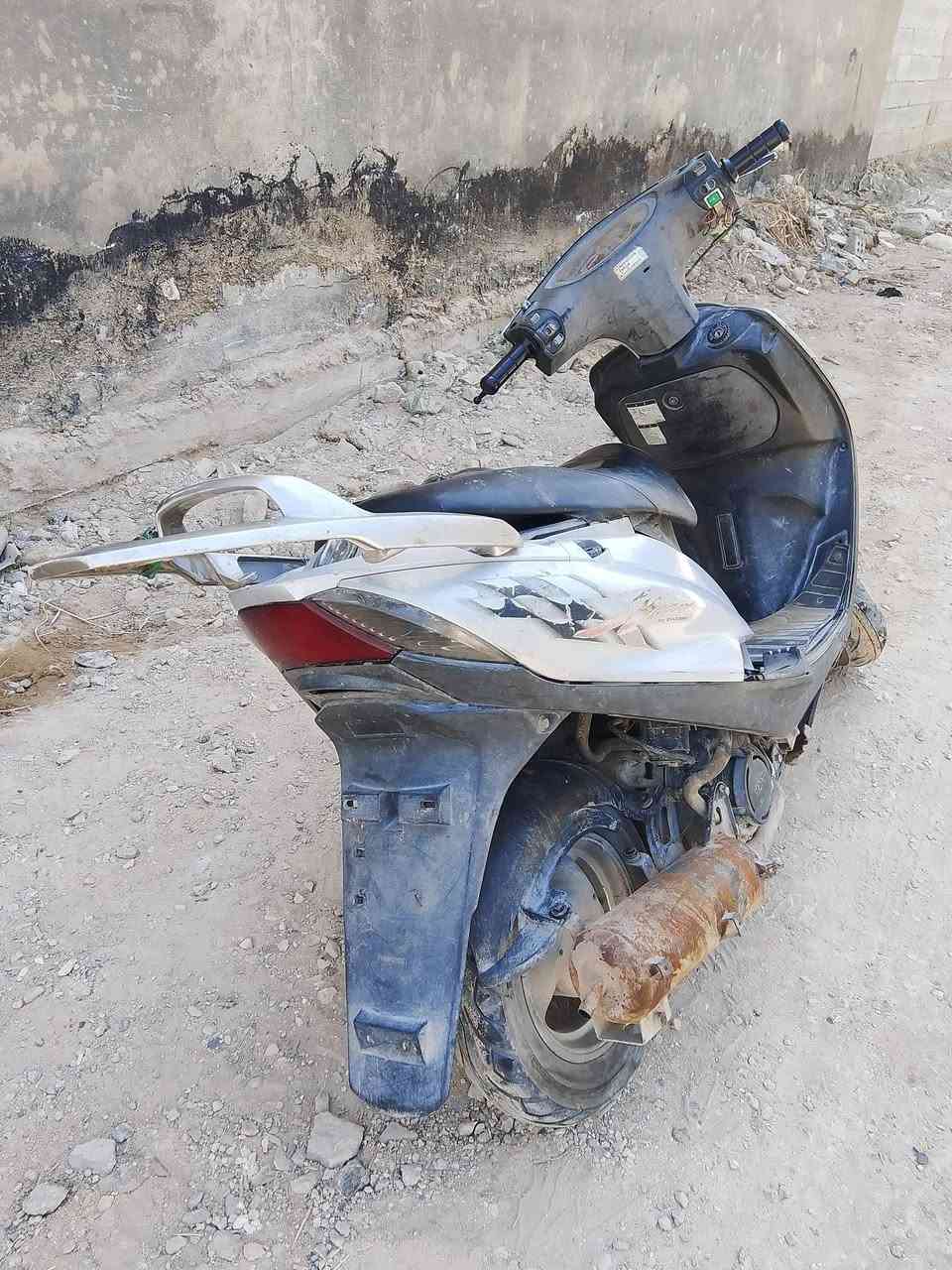دراجه ماكس ثعلب محرك نضيف حلوه مابيها شي شغاله مجفته مره وحده تحتاج ترتيب بسيط بلك و تضيف كابريتر سعر 325 بس مجال كلش بسيط حك جيه رقمي ***********

