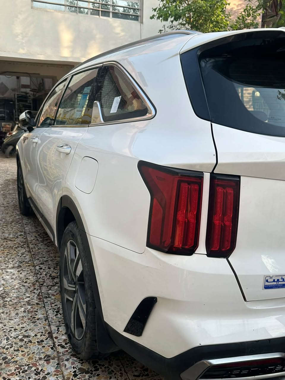 🔥 للبيع كيا سورينتو SX موديل 2021 ) 🔥
📞 للتواصل والاستفسار (اتصال أو واتساب): ⁠***********⁠
 السعر: 250 ورقة 💰
 المحرك: 3.5 لتر (6 سلندر) عزم قوي جداً
 اللون: أبيض ملكي
 المواصفات: خليجية
 العداد (السير): 109,750 كم (قابل للزيادة البسيطة)
 السنوية واللوحة: بغداد خصوصي (رقم قادسية)
 الحالة: قطعتين صبغ فقط والباقي نظيف وبدون خمش
💎 أبرز المواصفات والرفاهية:
 كاميرا 360 درجة + كاميرا خلفية + حساسات ضغط الإطارات
 سقف بانورامي + صندوق كهربائي + مقاعد الصف الثالث (7 راكب)
 نظام المفتاح الذكي وبصمة تشغيل + تبريد وتدفئة المقاعد
 مسند الذراع، مثبّت السرعة، ووضعيات القيادة المتعددة
 مرايا جانبية كهربائية، نوافذ كهربائية، وحساس المطر
 شاشة ذكية، رادار، ونظام مراقبة النقطة العمياء
 تحكم تلقائي في درجة الحرارة، مقاعد كهربائية مع ذاكرة للمقعد
 6 وسائد هوائية، مصابيح أمامية ليد وزينون، مانع الانزلاق
 عرض المعلومات على الزجاج الأمامي (HUD) + إنارة محيطية
 أبل كاربلاي + نظام AWD (دفع رباعي)
 شاحن لاسلكي، ستائر خلفية، كشافات ضباب
 نظام بوز الصوتي الفاخر + منقي هواء
 التحكم الإلكتروني في الثبات، التوجيه الكهربائي، وقفل الأمان للأطفال
