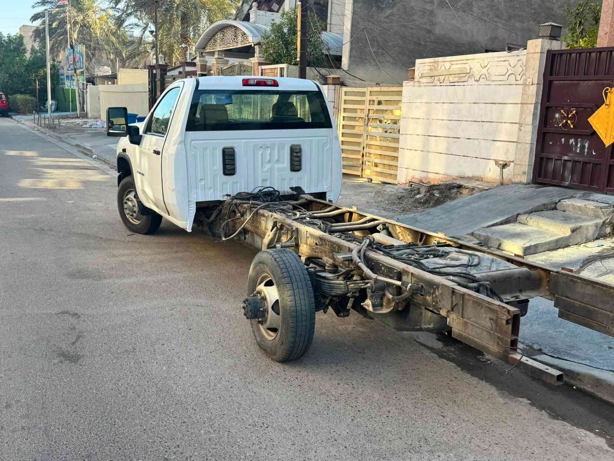 سلام عليكم 
للبيع شوفرليت هاف لوري دبل تاير بلادي  
موديل 2023
مرقم بغداد 
شاصي طويل 
حادث جاملغ وباب يمنه  بجم كبس بلادي 
بدون ايرباك
مكينه بانزين 8 سلندر
فور ويل تحكمات رادار 
سياره جاهزه ماعد نقص مرايه يمنه وهلال جاملغ
مكاني بغداد الغزاليه 
***********
