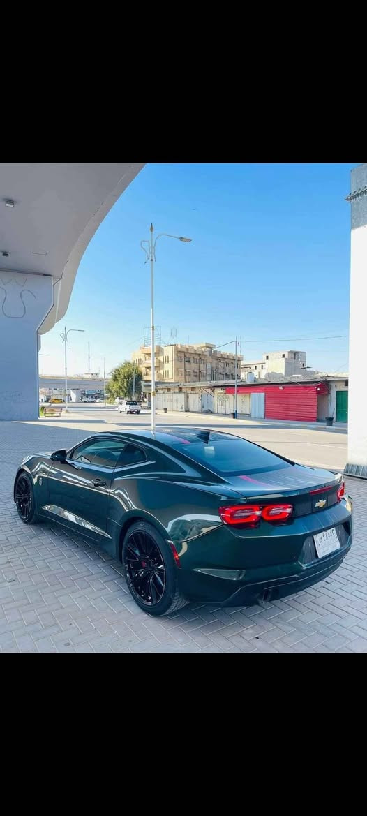 السلام عليكم 
كمارو موديل 2020 
لون مميز زيتوني
مكينة6 سلندر  3600
السعر125$ 
بيع فقط 
وارد امريكي حادثها الجاملغ الايمن وشويه 
بالبنيد صبغ والجاملغ الثاني كلير
شاصي لغد مكفول 
محرك وكير مكفول من الفتح 
كير 10 نمر 
ايرباك طاك الستيرن والبرده
مواصفات 
1 غرفة جلد لون احمر
2 كشنات كهرباء عدد2
3شاشة كبيرة تدعم كار بلي 
4 وضعيات قياده عدد3
5 كامره دواره
السيارة ماشيه. 105 الف ميل 
رقم بغداد باسمي تحويل مباشر 
العنوان صلاح الدين الضلوعية 
*********** بغداد, العراق
