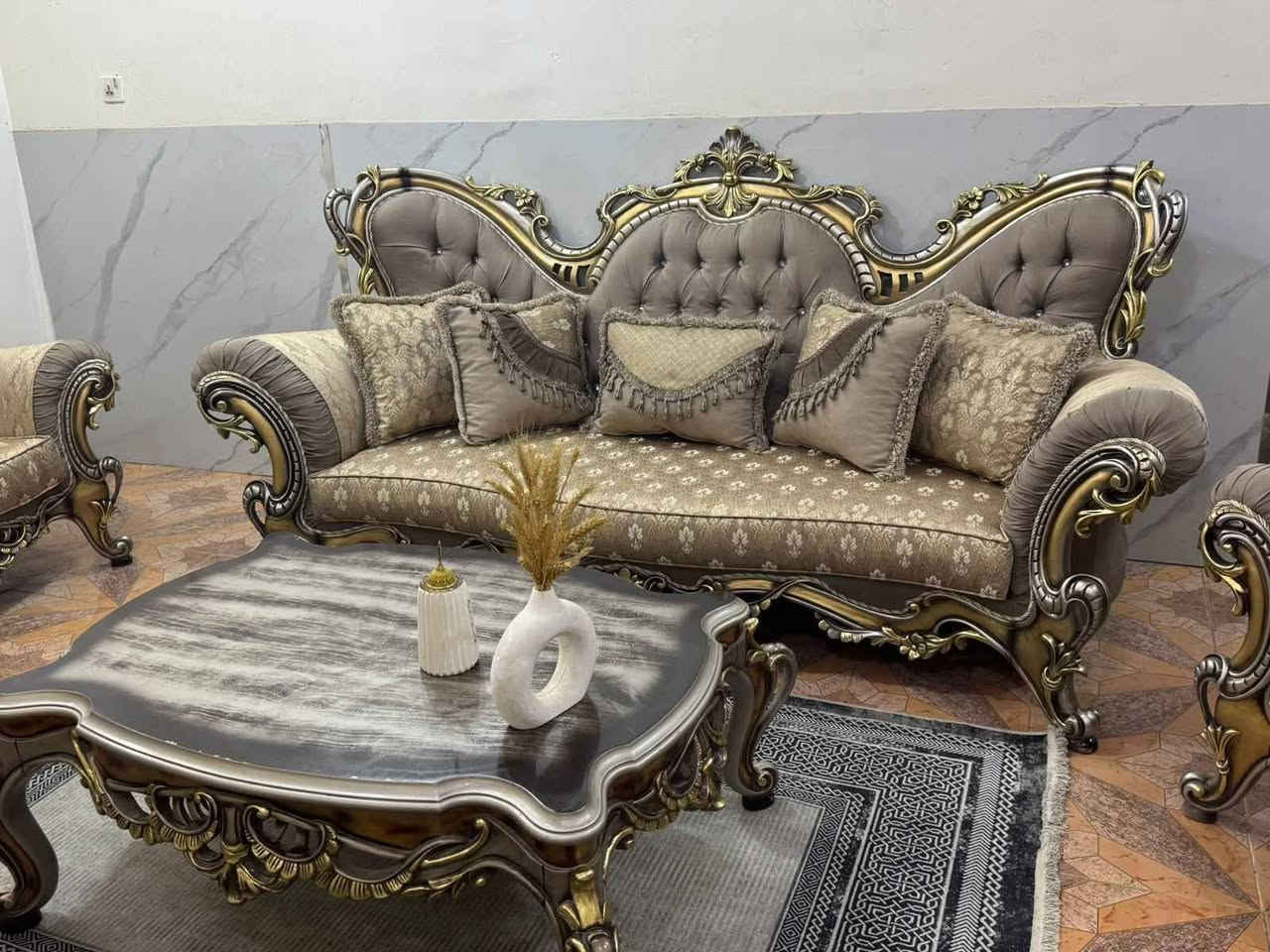 تخم زان دزين ايطالي ١٠ مقعد مع ميز وسطي اخوالجديد لوك طلاء حراري *********** بغداد, العراق
