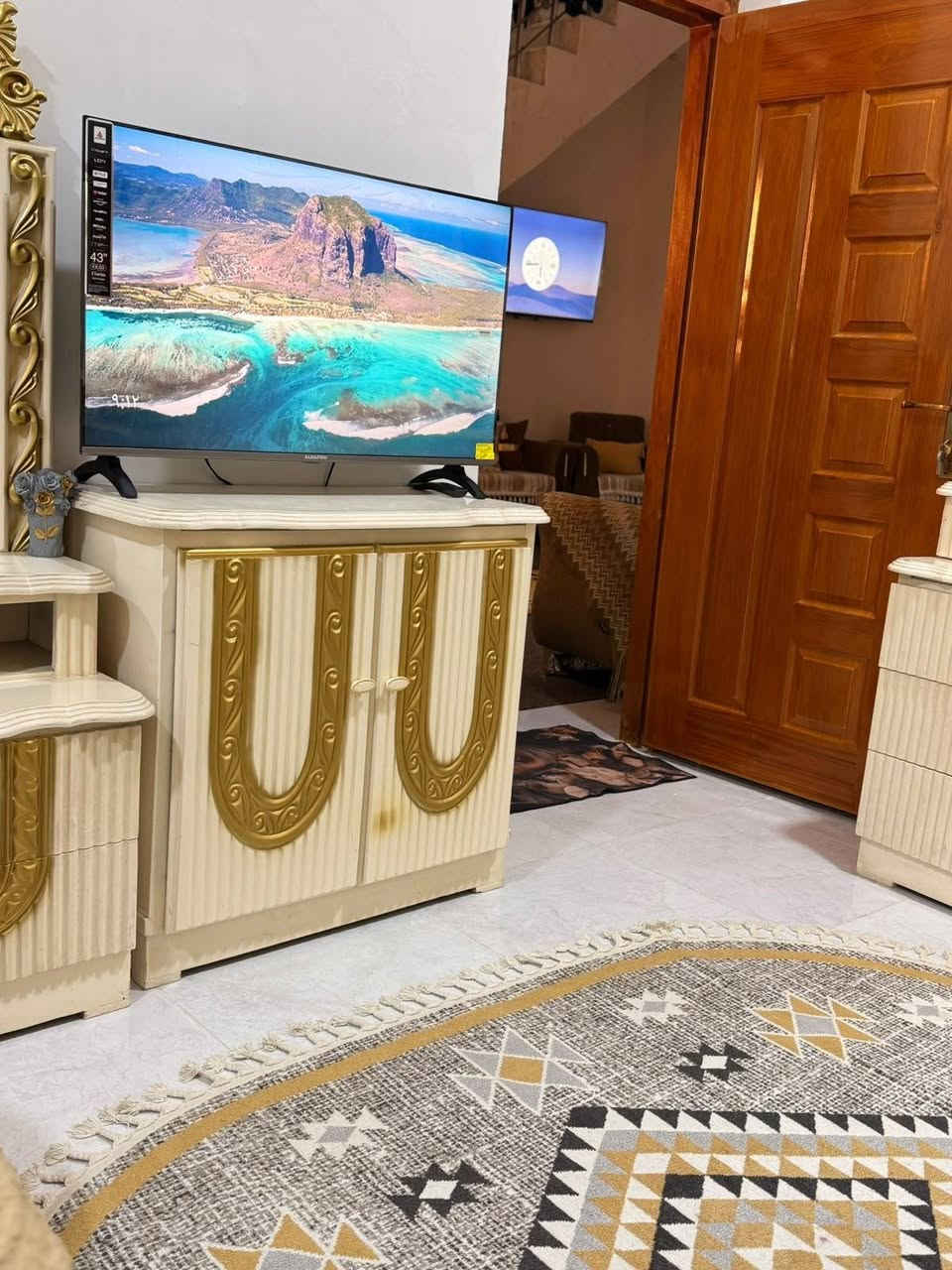 لغرفة النوم صاج عراقي للبيع العنوان الناصرية الاسكان الصناعي السعر مليونين ونص وبيه مجال رقم ***********
