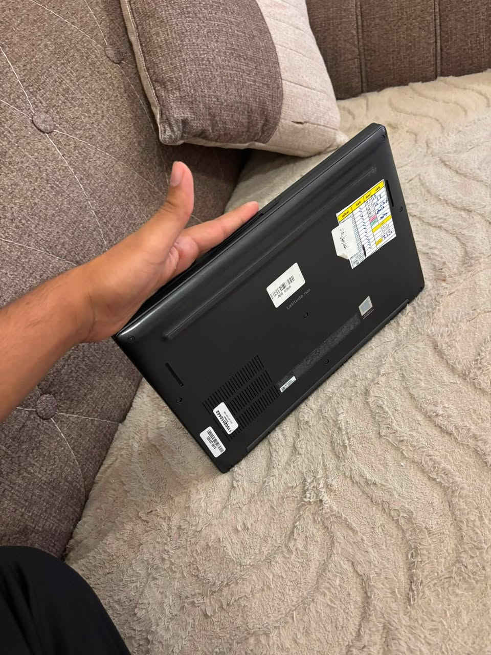 💻 : الترا بوك Dell Latitude 7320 (بحالة الوكالة) 💻
جيل 11 ورام 16 بسعر وتصميم مميز! هيكل نحيف جداً وخفيف الوزن، يجمع بين الأناقة والقدرة العالية على العمل المستمر.

🔥 المواصفات الفنية المتميزة:

 🔹 الموديل: Dell Latitude 7320 (الترا بوك متين وخفيف)

 🔹 المعالج: Intel® Core™ i5 (الجيل 11) فئة G7 سريع وقوي جداً.

 🔹 الرام: 16 GB (لسلاسة تامة بالعمل وبدون أي تأخير).

 🔹 الهارد (التخزين): 256 GB NVMe (فائق السرعة في الإقلاع ونقل البيانات).

 🔹 الشاشة: بمقاس 13.3 بوصة بدقة Full HD بحواف نحيفة جداً ومريحة للعين.

✨ الميزات والإضافات الاحترافية:

 🔒 الأمان والخصوصية: مجهز ببصمة إصبع + بصمة وجه لفتح سريع وآمن، بالإضافة إلى غالق كاميرا لحماية الخصوصية.

 🔌 المنافذ والطاقة: منافذ ثندربولت (Thunderbolt) لشحن سريع جداً ونقل بيانات خارق + بطارية ممتازة تدوم طويلاً.

 ⚖️ التصميم: هيكل ألترا بوك متين، نحيف جداً وخفيف الوزن لسهولة التنقل.

💰 السعر والعرض الخاص:

 375 فقط شامل التوصيل 🪄

 🚚 التوصيل: مجاني لكافة المحافظات!

📞 للحجز والاستفسار:

 📱 رقم الاتصال: ***********

 💬 واتساب (WhatsApp): متوفر على نفس الرقم، أو اضغط مباشرة على الرابط للمراسلة الفورية: 

#العراق🇮🇶 

https://wa.me/9647724588666
