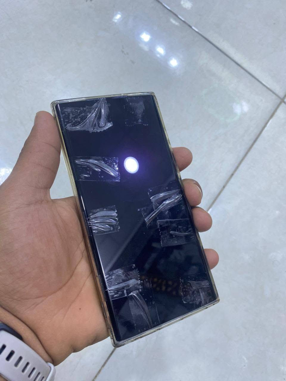 مراوس فقط
🔥 Samsung Galaxy S23 Ultra
🔹 الشاشة: 6.8 إنچ Dynamic AMOLED 2X
🔹 المعالج: Snapdragon 8 Gen 2 for Galaxy
🔹 الكاميرات الخلفية: 200MP + 10MP + 10MP + 12MP
🔹 الكاميرا الأمامية: 12MP
🔹 البطارية: 5000mAh 🔋
🔹 يدعم: 5G 📶
🔹 القلم: S Pen ✍️
🔹 الذاكرة: [256GB / 512GB / 1TB]
🔹 الرام: [8GB / 12GB]
⚠️ ملاحظات الجهاز: • الشاشة مبدلة بشاشة أصلية،اليوم.✅
• الظهر بيه كسر بسيط، موضح بالصور.
• القلم لايعمل،توقف أثناء تبديل الشاشة.
•الكامرة الأولى والثانية مشوشه.
• الجهاز متاح للفحص قبل الشراء.
📍 المكان: [الدورة]
***********
