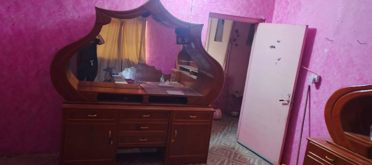 سيت غرفه نوم تسكام صاج مع ميز تلفزيون مع غرفه نوم خمسه ابواب. الحله شارع ابو القاسم ***********
