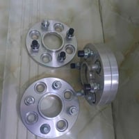 اكسسوارات سيارة • ٤ قطع • مستعملة