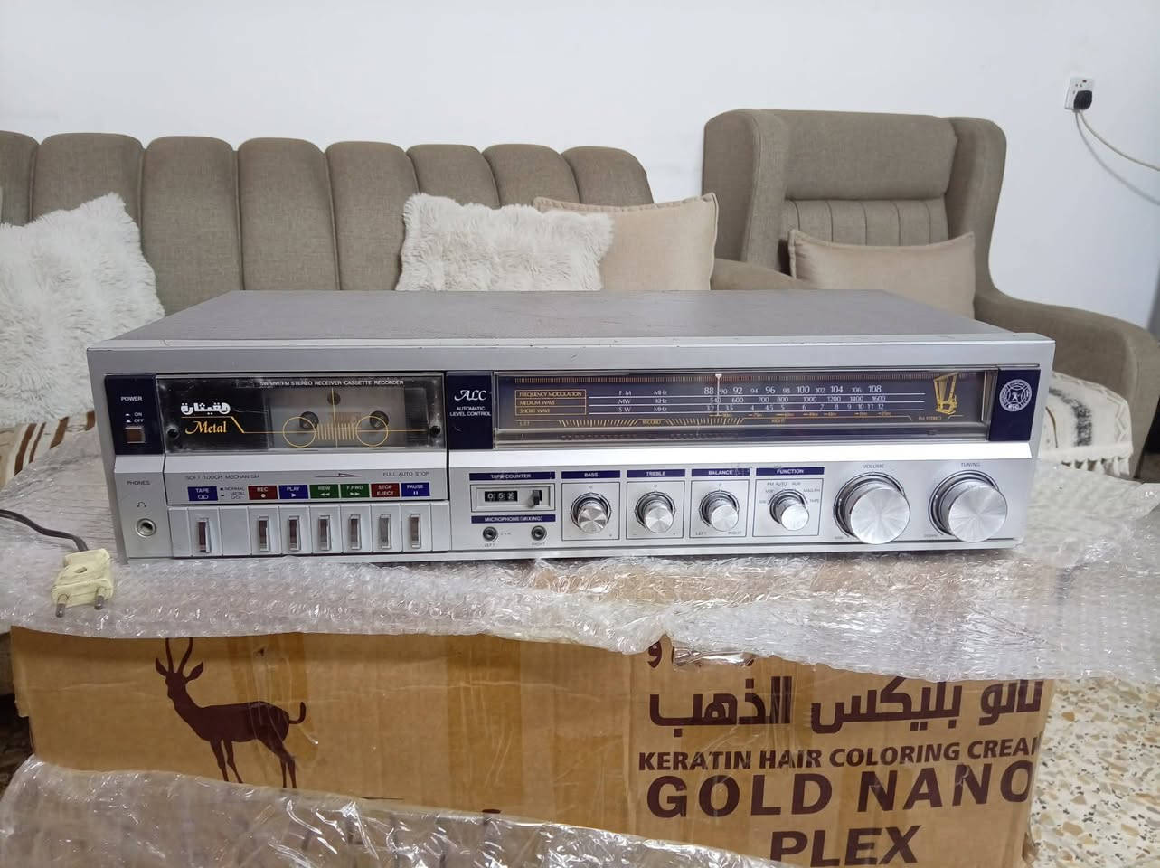 مساء الخير
جهاز قيثاره مسجل راديو سغال بالكامل نظافه 95 بالمئه مداخل تصليح فقط تبدبل قايش حتى بالك الكهرباء البلادي مال موجود مع سماعات عدد ثنين للاستفسار الاتصال ***********
