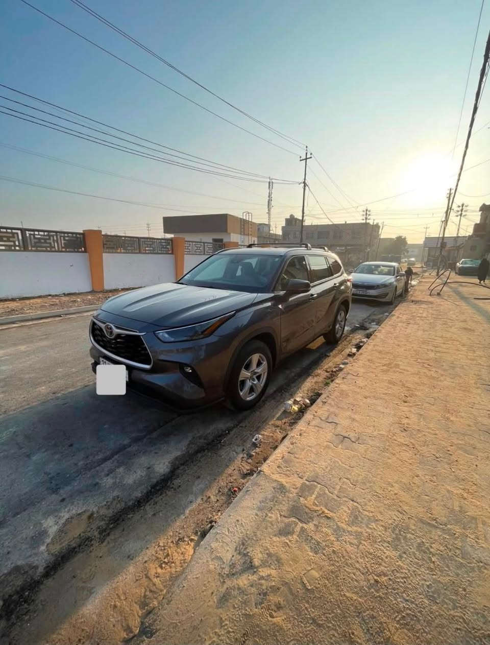 السلام عليكم
هايلندر 2022 LE محرك 6 سلندر رقم بغداد الجديد
 بدون ايرباك بدون صبغ 
ضربة جانبية  تبديل جنطة نفس اللون بسبب ضرر بسيط وتعديل جاملخ خلفي بارد.
صور الضربة في المنشور
 السيارة جاهزة بدون اي نقص .
حاليا ماشية 130 الف كيلو متر 
رقم الشاصي 5TDZZRAH1NS091158
بجم كبس بلادي
7 راكب 
كشن السائق كهرباء 
تبريد ثلاث قطع مركزي
بصمة
4 جام اوتو
جنطه شفط كهرباء
لايت امامي لد  ابيض
ويل حجم 18
تشغيل عن بعد (Remote Start)
صندوق شفط كهربائي 
رادار أمامي(تحديد مسار)
رادار جانبي (نقاط عمياء)
رادار خلفي(التحذير من الاصطدام)
تحكم وضعيات القيادة Drive Modes 
اوتو ستوب(Auto Stop)
هاند بريك بصمة
اوتو هولد(Auto Hold)
تحكم وضعيات القيادة ECO,NORMAL,SحPORT
مانع انزلاق+ABS
السعر المطلوب 28000$(280 ورقة)
للاستفسار/***********
