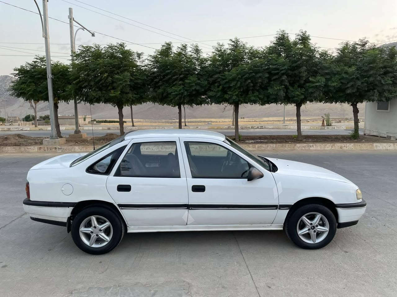 ئوپڵ فیکترا مەکینە 20ئاڕم پلاستیک هەولێر بەشەرت ،گێڕو مەکینەو توندوتۆڵی و کارەبای و هەموشتێکی بێ عەیبە موس وبڕاوەی بەشەرت سەقفیشی بۆیاغی نیە پێشی هیچی پێوەنیە ناوسندوقی جەمپێکی  هەیە چوارتایەی تازه بۆبەستراوە ناوەوەی جوانکاری بۆکراوەسیارەکە کامل مسرەف کراوە تەنها 21گەڵا شوین دەوروبەری ڕانیە ***********فایبەر واتساب رانية, السليمانية
