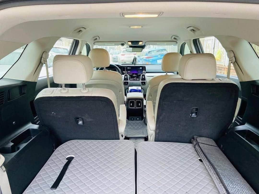 🔥 للبيع Kia Sorento 2022 Hybrid – فول أوبشن 🔥

🚘 سورنتو 2022 هايبرد
🎨 اللون: رصاصي
📍 رقم بغداد
💰 السعر: 205 مليون

✨ مواصفات عالية ومرتبة جداً

🔹 Hybrid 1.6 Turbo
🔹 فول أوبشن
🔹 داخلية جلد
🔹 مقاعد كهربائية
🔹 تدفئة مقاعد
🔹 دخول وتشغيل ذكي
🔹 تشغيل عن بُعد
🔹 شاشة ترفيه
🔹 Apple CarPlay / Android Auto
🔹 كاميرا خلفية
🔹 حساسات أمامية وخلفية
🔹 رادار وأنظمة أمان متقدمة
🔹 Blind Spot
🔹 Lane Keep / Lane Following
🔹 Adaptive Cruise Control
🔹 باب خلفي كهربائي
🔹 إضاءة LED
🔹 جنوط ألمنيوم
🔹 مكيف أوتوماتيك
🔹 3 صفوف / 6 مقاعد

❌ فقط بدون بانوراما

📌 رقم بغداد
📌 السيارة جاهزة للفحص وبأي مكان يختاره المشتري.
📌 السعر 205$ قابل للتفاوض  بشي بسيط.
***********

🔥 سورنتو هايبرد، اقتصادية ومواصفاتها عالية — سيارة عائلية راقية وتستاهل المعاينة. بغداد, العراق

