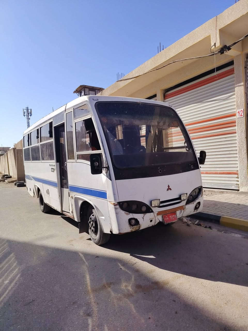 سلام عليكم باديه مستيبوشي للبيع او مراوس 28نفر سياره شغاله مكينه بيه صوت براص وكير واكسل نضاف كهربائيات شغاله سياره جاهزه وكبل لشارع سنويه عضم عاج منتهيه مكاني سماوه الاستفسار عل رقم ***********
