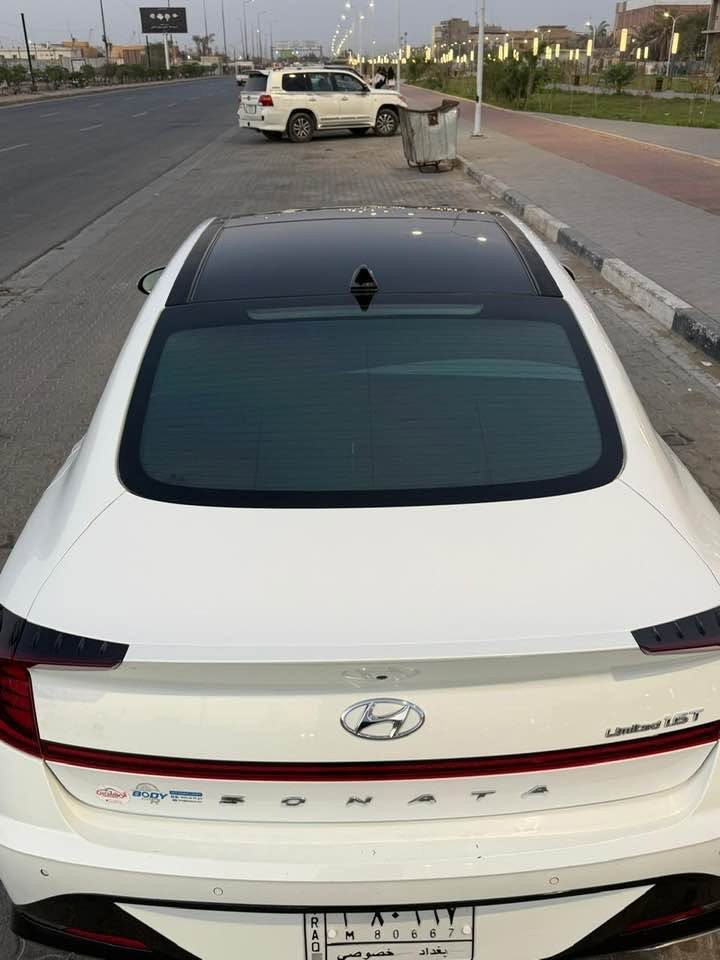 سوناتا 2021 امريكي كفاله
فول مواصفات لمتد بيها طخه بجاملغ الايمن كد اصبعين 
مكينه 1600 
السعر 152 وبيها مجال قليل
***********
