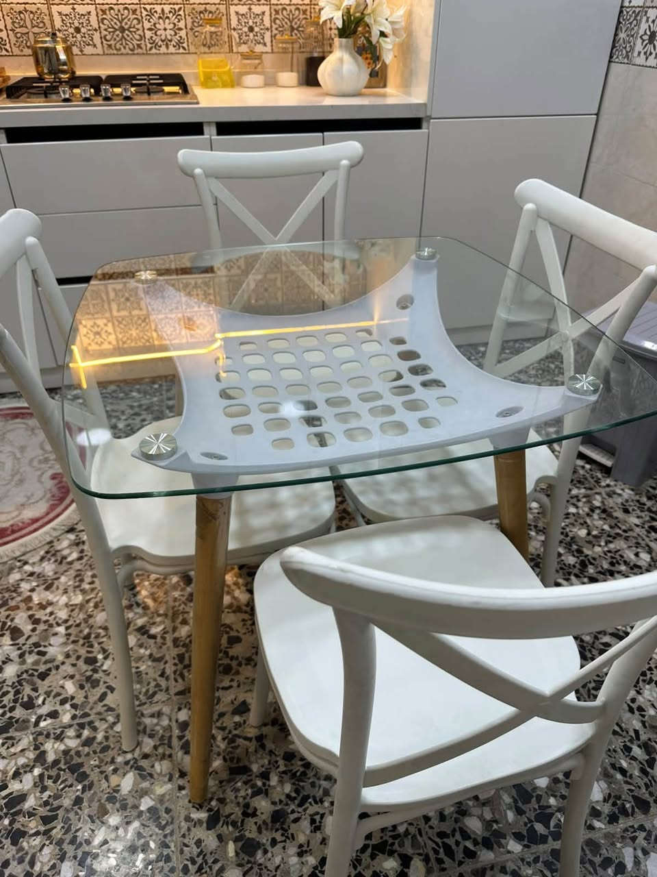 ميز طعام 4 كراسي قياس 80* 80  سعر 200 وبي مجال نظافه100‎%‎ للاستفسار تواصل خاص او على الرقم
***********
