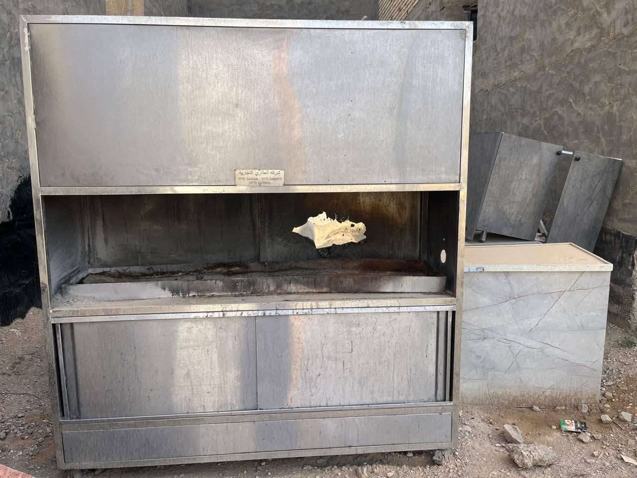 غراض مطعم للبيع
***********
