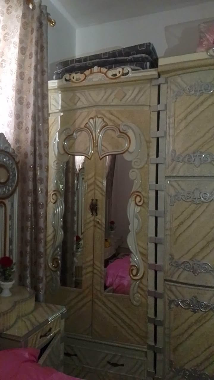 سلام عليكم عندي قرفه الل بيع ***********
