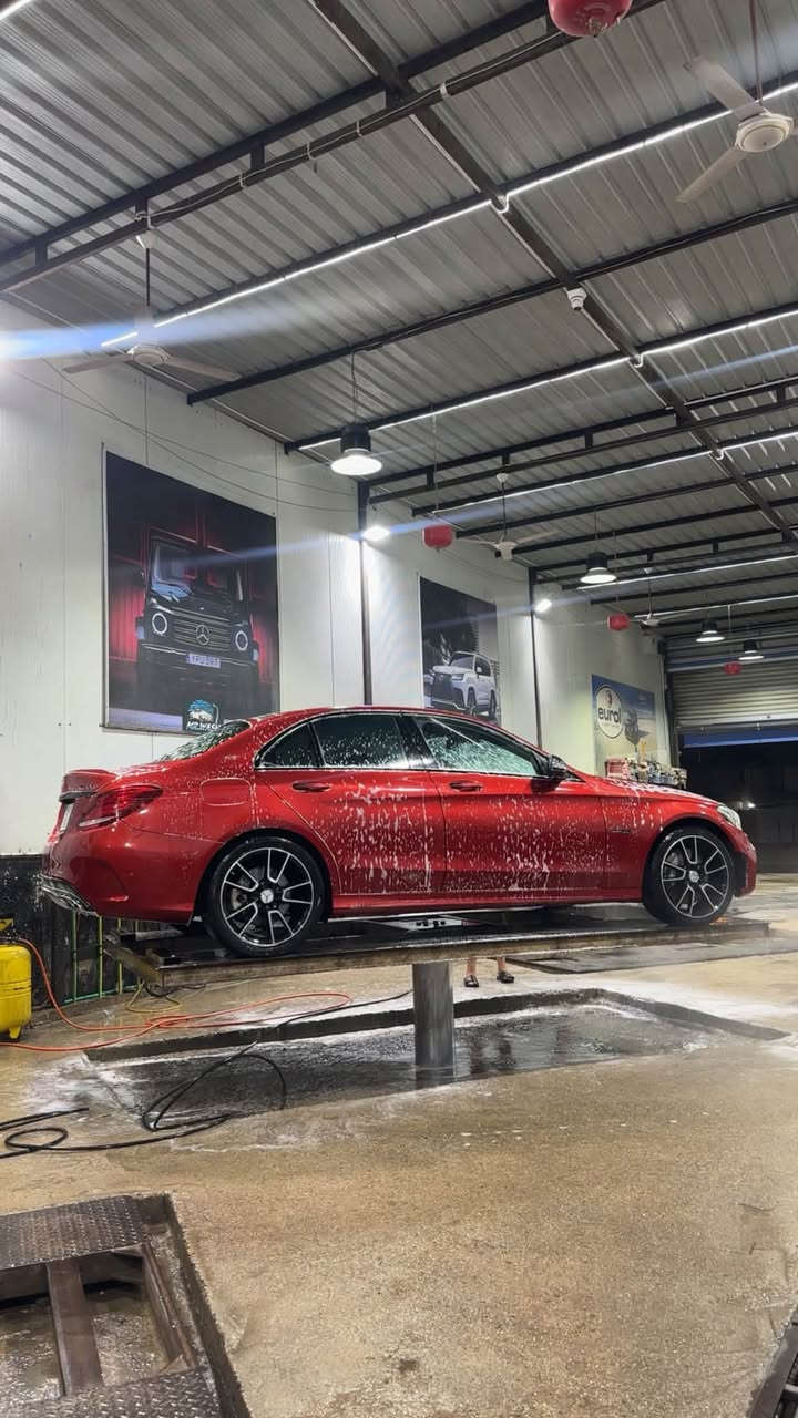 ---
مرسيدس C43 AMG خليجي 2016 - احمر ملكي

السلام عليكم
مرسيدس C43 AMG خليجي وكالة فول 1/1 مو وارد امريكي
موديل 2016
اللون الاحمر الملكي Hyacinth Red اندر لون
الداخل اسود جلد بحزام احمر AMG Performance + كاربون فايبر اصلي
رقم بغداد 11 R 74867 تحويل مباشر بأسمي

حالة البودي: قطعة وحدة مضروبة ومعدلة نفسها بارد بدون صبغ - باقي السيارة بلاد

المواصفات الفول:
بانوراما + ستارة خلفية كهرباء
رادار + نقطة عمياء + تحديد مسار
كامرة خلفية + حساسات 360
ويل AMG 19 بلاك دايموند
لايت زنون + LED نهاري
دخول ذكي 4 ابواب + بصمة
صندوق شفط + صندوق يفتح بالرجل (داتشو)
كراسي ميموري + تدفئة + تبريد
ستيرن AMG تدفئة + شفتات
كاربون فايبر + سبورت اكزوست + 4 وضعيات قيادة + لانش كونترول

السيارة نظافة 95% ومصروف ماكو

السعر: 245 ورقة وبيها مجال بسيط للشراي الجاد

المكان: بغداد
للتواصل: [***********
