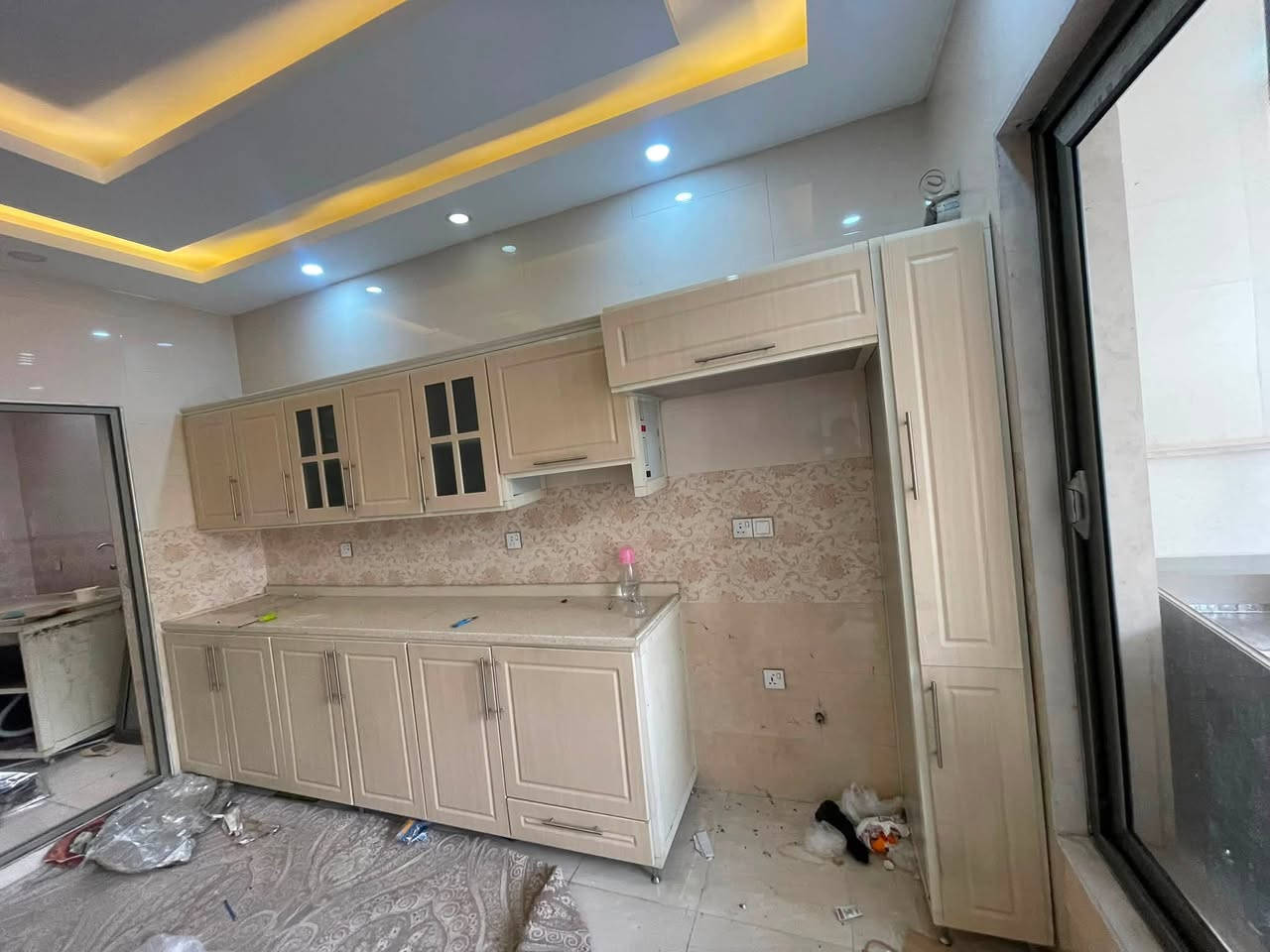 كاونتر ألمنيوم ابواب خشب بالون بريص. للبيع العنوان فرمان باران قرب ماركت كيفار  ***********واتس اب

