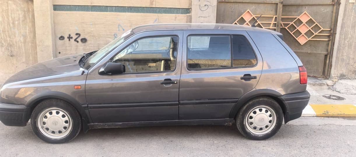 السلام عليكم
سياره كولف  سياره فول نضافه 
موديل 92 تبريد شغال محرك الفين سياره اوتوماتيك 
تجي تفحص وتشوف احسن من الصور 

مكاني فلوجه 

السعر 45وبيها مجال حك الجيه
رقم صاحبها***********
