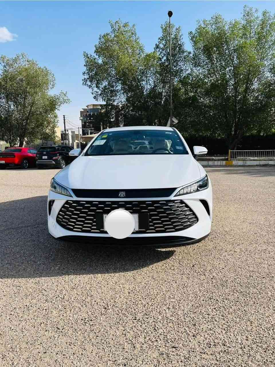 🔥🔥  بي واي دي  🔥🔥
الكن بلاس  داخل زيتوني
موديل 2025 
المسافه المقطوعه 1700 كيلومتر يعني زيرو  وقابله للزياده 

السياره بيدي رقمتها رقم قبل أسبوع 

السعر 19.400مليون

وبيها مجال كلش بسيط

الرقم مميز مميز 

 

سيارة  مدمجة بنظام هايبرد🔥 PHEV 

تجمع بين محرك بنزين هايبرد   بلكن ومحرك كهربائي

أبرز المواصفات :

🛑 بطارية ليثيوم فوسفات تدعم الشحن السريع

🛑 شاشة  إنش بنظام ملاحة وتحديثات OTA

🛑 نظام صوتي بـ6 مكبرات صوت + ميزة الكاريوكي

🛑  حساسات وكاميرا خلفية – مثبت سرعة – مقاعد جلد 

🛑  تصميم خارجي عصري بمصابيح LED ومقصورة عازلة للصوت

المواصفات 

حساس خلفي 

كامراة خلفية دوارة 

اوتو هولد

تشغيل السياره بصمه مع دخول ذكي

مقاعد جلد 

لايت زينون 

لد نهاري LED

بك لايتLED

3انضمة للقيادة 

مانع تزحلق

مثبت سرعه 

تشغيل عن بعد 

شاشة ذكية تدعم جميع البرامج

 سعة الخزان 65 لتر  اتمشيك 2100 

  🔥19.400

📍العنوان بغداد البياع  
  الاتصال
***********
