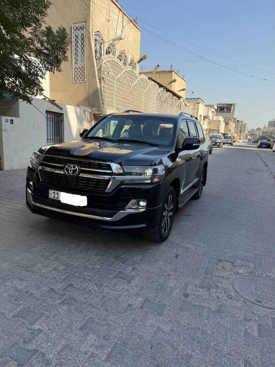 سلام عليكم للبيع تيوتا لاندكروز موديل 2019 وكاله ساز فول مواصفات ماشيه 63 كيلو متر 
السياره مكفوله من الصبغ والتبديل 
السعر 49،500$دولار رقم بغداد مكان السياره بغدادالمنصور الرقم ***********
