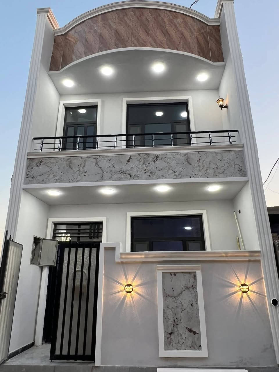 السلام عليكم
🏠#الدارللبيع 80متر واجهيه 5متر نزال 16متر

 طابقين وبيتونه  بناء حديث وتصميم متكامل✨️

 يحتوي البيت. ع[3غرف نوم -استقبال -صحيات عدد2- ومطبخ] البيت شغل درجة اولى✨️

⬅️ مع الخدمات[ماي-كهرباء- تبليط ]✨️

⬅️نوع العقار  طابو زراعي سند 25 اقرار محكمه 

⬅️العنوان #بغداد_الدوره_البوعيثه   
       مجمع العدل الاول 

🔶️السعر جدا مناسب
 
🔴للاستفسار  خاص او الاتصال ع  الرقم 

☎️***********
