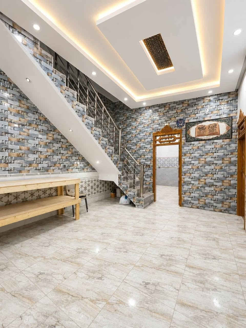 بيت مساحه ١٠٠ متر طابو صرف ثلاث طوابق يحتوي ع ٦ غرف صالتين ديوانيه مطبخ صحيات موقع تجاري الاسكان صناعي نهايه نزله ثالثه السعر ١٤٥ وبي مجال الشراي يتصل ***********
