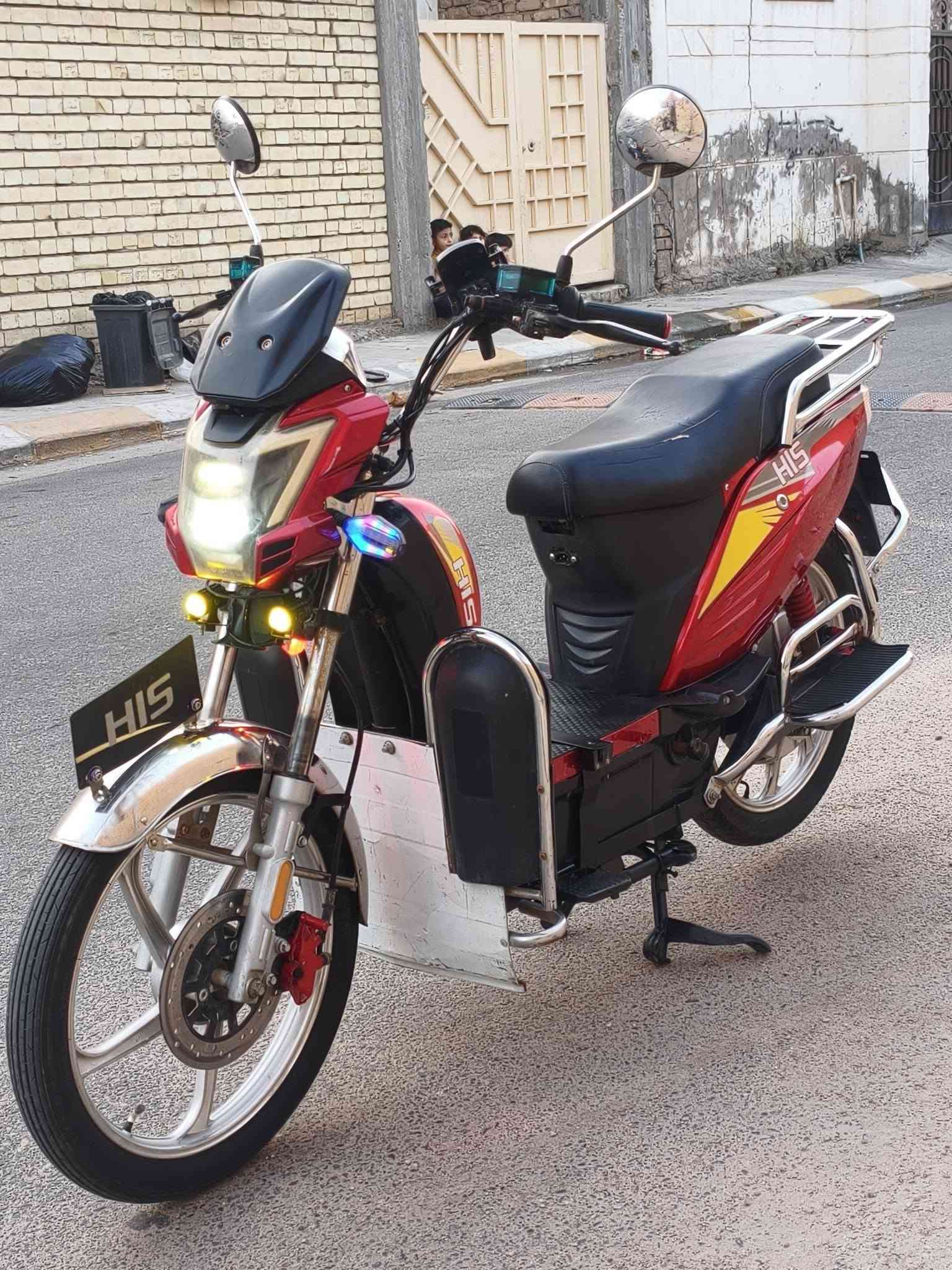 دراجة هارلي موديل 25 الدراجة اخت الجديدة ومناقصها اي شي ..
البطاريات🔋انتاج 2026/5/1 جدد قبل شهر مشدودات الاخوين 40 امبير  عالفحص💯 ..
الكهربائيات🔌 كلها شغالة .. نظام الشاشة🖥️ تحديد اي عطل يصير بالدراجة .. مانع سرقة📢 .. تشغيل📲 عن بعد.. نظام R🉐 رجوع للخلف .. لايت🔦 عالي ناصي + زوج🔦🔦 زنون اضافي .. دبل اشاره🚦 .. اشاير ➡️⬅️ .. اربع سرع🚀 .. تثبيت سرعة🈴 .. بك لايت رماش .. اضوية جانبية ملونة ..
الدراجة نظيفة حيل ومناقصها شي ..
السعر .. 500 .. وبيها مجال .. 
الاتصال☎️📞الاستفسار .. *********** .. واتساب..
