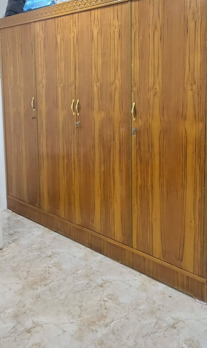 كنتور 4ابواب 250 كنتور 2باب المنيوم 200 مولد استرة بلادي 100 جرباية طفل 35 احطاطة  ***********
