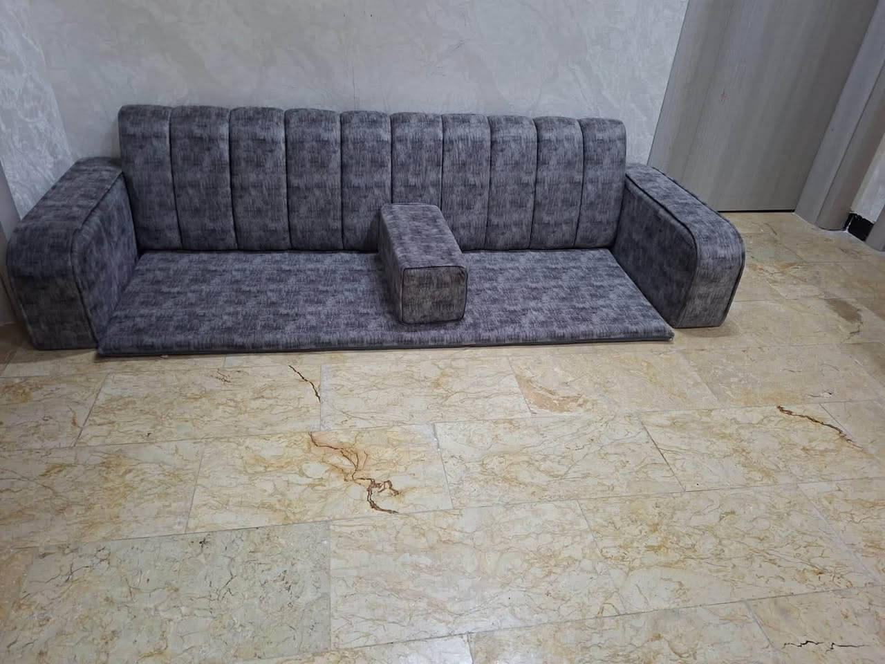 جلسه عربيه نضيفه سعرها 450 وبيها مجال حك الجيه ***********
