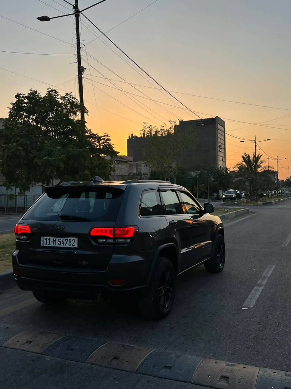 السلام عليكم 
jeep/2016
السياره فئه سبعينه الحادث موضح بالمنشور رقم بغداد بأسمي تحويل ثاني يوم 
فتحه ✅
شاشه جبيره✅
كشنات كهرباء✅
شفتات ستيرن ✅
اوتو ستوب✅
تشغيل عن بعد ✅
أبواب بصمه✅
مكينه V6 
السياره ادامه كامله وبولش وحمام كامله الاخير ومابيها نقص جاهزه الأخير السياره ب190 وبيها مجال مكاني بغداد حي البنوك ***********
