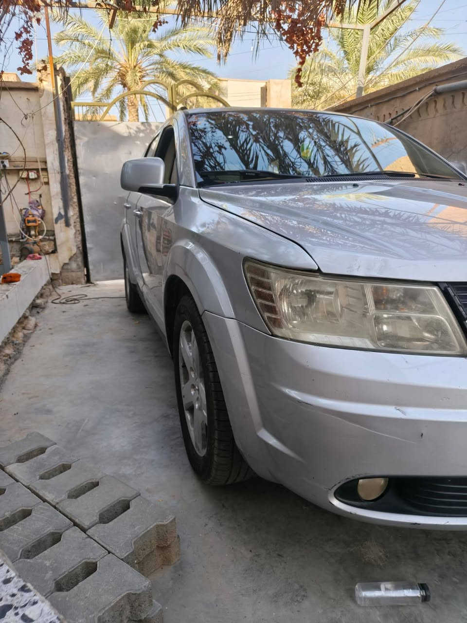 السلام عليكم دوج جورني 2010 محرك 6سلندر 3500 بيها صبغ باب السايق والجاملغ الايمن تبريد شغال ثلج سنتر لوك وكهربائيات شغاله صدر جديد مكينه وكير كفاله السعر 95$ وبيها مجال للاتصال *********** مكاني الأنبار رمادي
