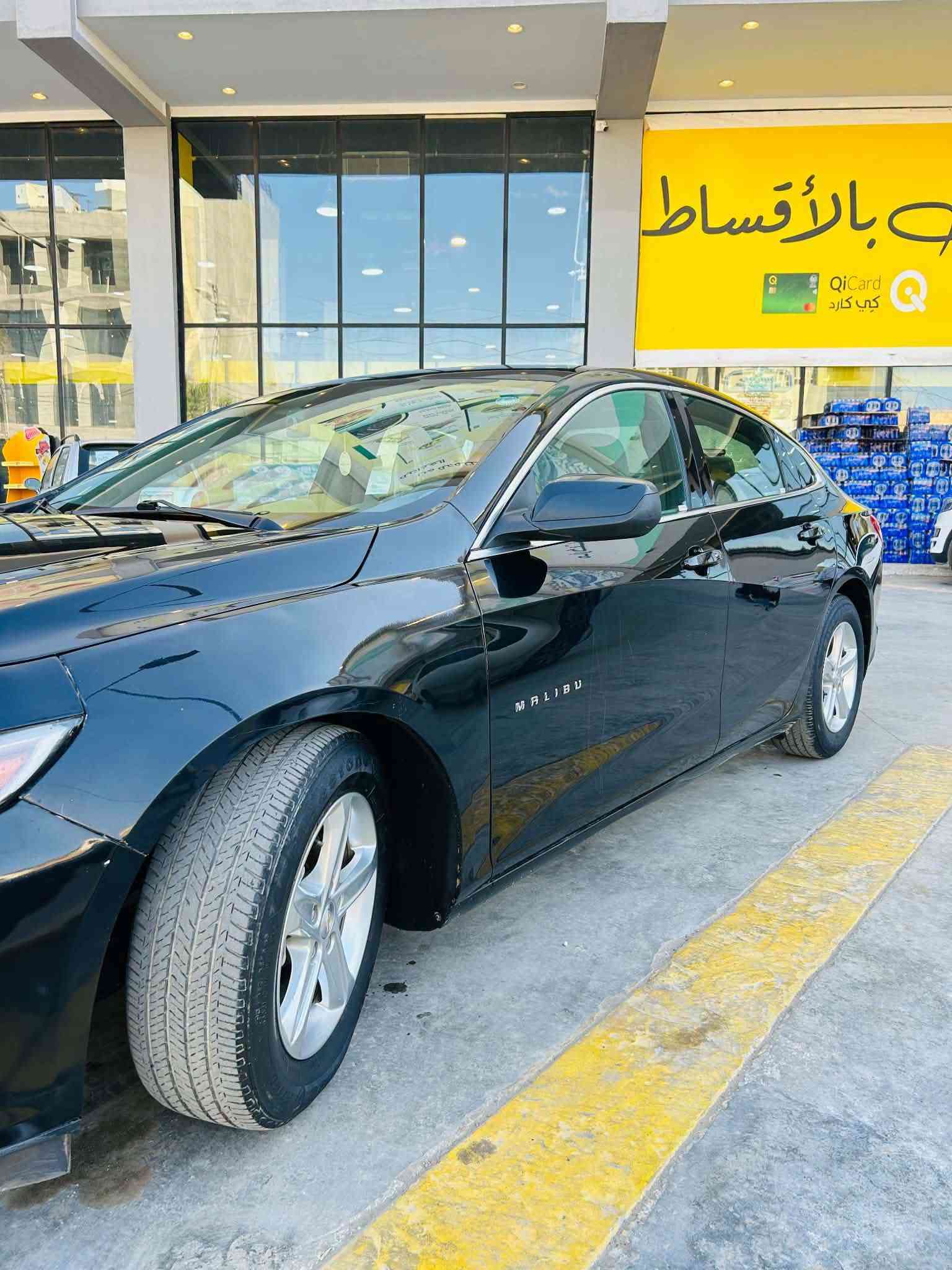 للبيع شيفروليه ماليبو LS موديل 2022 – 1500 توربو
سيارة نظيفة ومرتّبة بچم كبسس ، فئة LS وبالواقع بعد احلى من الصور. 
مكينة 1.5 توربو اقتصادية وقوية بنفس الوقت eco
گير أوتوماتيك 6 سرعات
دفع أمامي 

المواصفات:
 • مكينة 4 سلندر 1.5 توربو
 • شاشة وسط مع Apple CarPlay و Android Auto
 • بلوتوث + USB
 • بصمة تشغيل ودخول ذكي 
 • كاميرا خلفية
 • مثبت سرعة
 • زجاج كهرباء
 • تحكم من الستيرن
 • نظام توازن وثبات
 • نظام ABS + Traction Control
 • حساس ضغط الإطارات
 • جنطة كبيرة ومساحة داخلية مريحة
 • حادث جاملغ ايسر فقط بدون دواخل

 - العداد: 40 الف كيلو. سعر 135 بيهه مجال

مكان السياره / بغداد ***********
