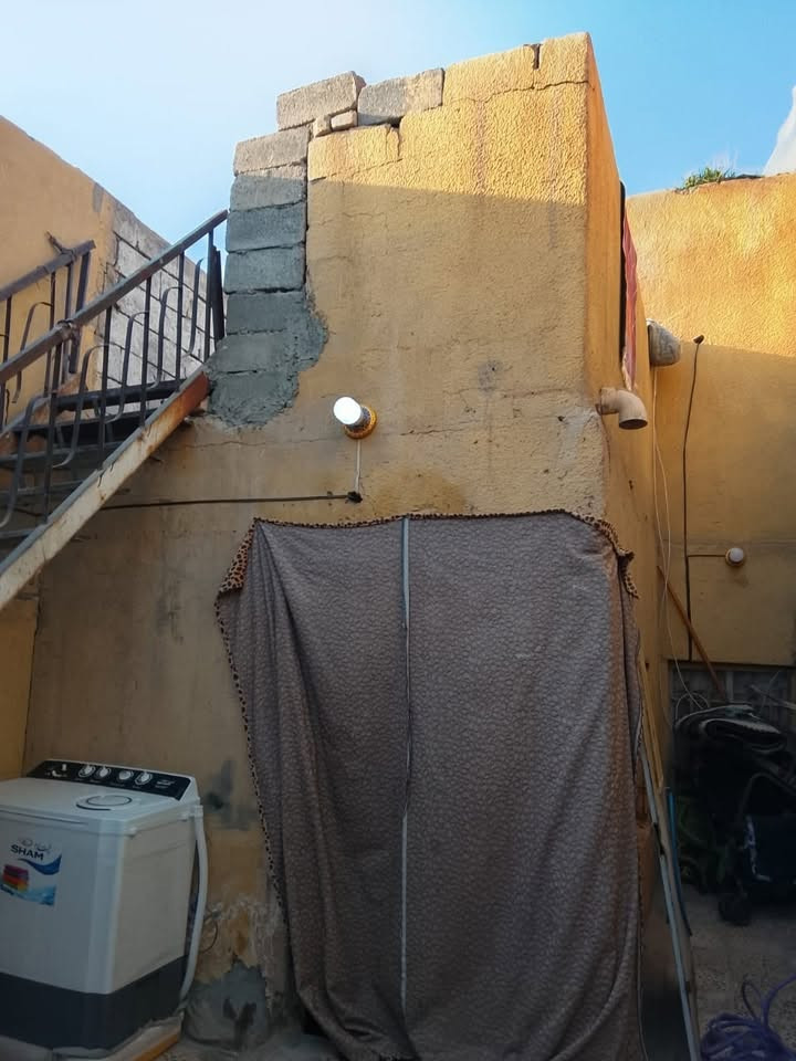 السلام عليكم اعادة نشر

عندي هذا البيت حي طارق القديم 

فرع ابو ياس 

المساحه 75 واقع حال 

حالياً البيت مؤجر 

سعر 20 وبي مجال بسيط 

هذا رقمي ***********

لان ممتواجد ع الفيس

