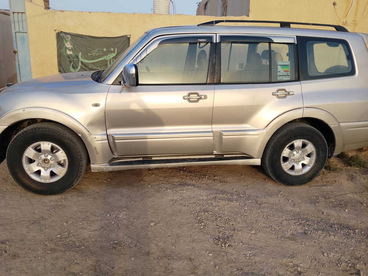 السلام عليكم اخوان باجيرو للبيع موديل 2007
رقم بغداد الدولي 
كير محرك اكسل جدد 
سبعه راكب
تبريد شغال
تخم تاير +حداديه جدد
كهربائيات كلها شغاله
السعر 95, وبيها مجال 
مكان السيارة ناصرية سوق الشيوخ 
رقم الهاتف ***********
