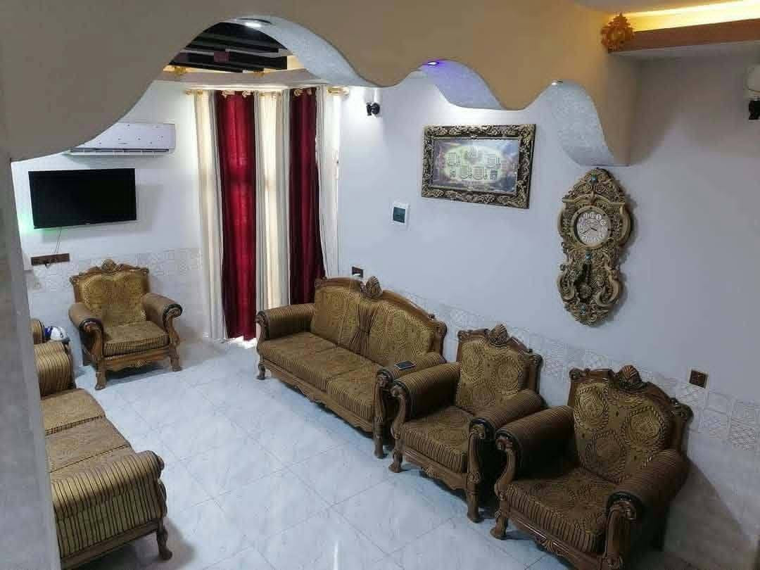 السلام عليكم 
بيت للبيع طابوزراعي  يتكون من مطبخ واستقبال وصاله وغرفه نوم وصحيات بيت بناء حديث درجه اولى مساحته ١٥٠م الموقع تقاطع هاشميه سياحي الفرع بالقرب من مجمع المفروشات للاتصال والاستفسار ‏‪***********‬‏ أومراسله الصفحه
