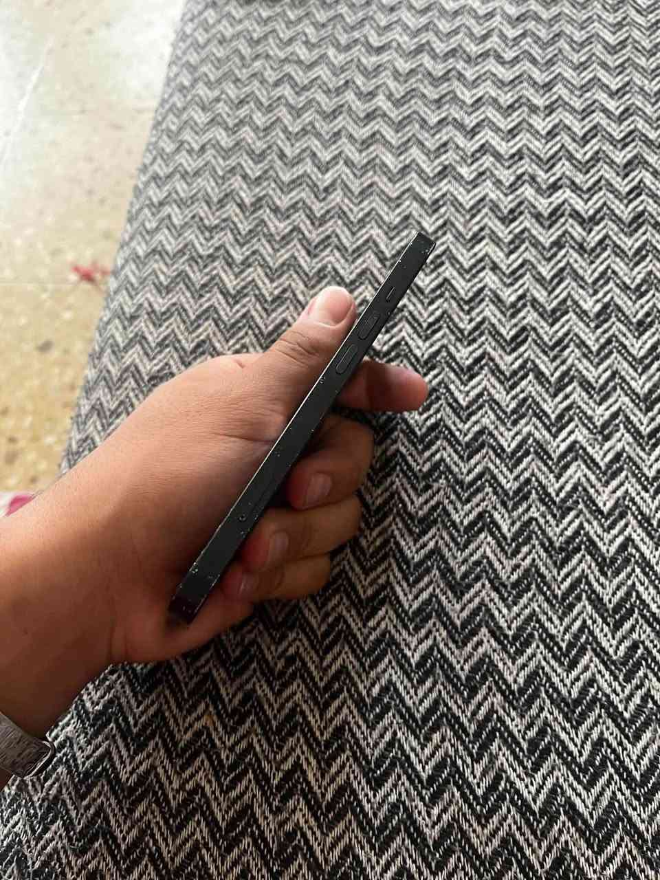السلام عليكم آيفون 13 عادي أمريكي تك سيمكارت ذاكره 128 جهاز مكفول كفاله عامه بس ضهره مكسور لون اسود بطاريه 85سعره 375 وبي مجال بسيط ***********ايفون_العراق @إشارة

نص مكتوب في الصور:
- 12:55 رجوع حالة البطارية والشحن كما هو الحال مع البطاريات القابلة لإعادة الشحن، بطارية الهاتف قابلة للاستهلاك وتصبح أقل فاعلية مع الوقت. معرفة المزيد... 85% الحد الأقصى للقدرة هذا قياس لقدرة البطارية مقارنة بقدرتها عندما كانت جديدة. قد تتسبب القدرة المنخفضة بتقليل ساعات الاستخدام بين عملية الشحن والأخرى. أقصى قدرة للأداء ستساعد الأنظمة المضمنة في النظام والمكونات في تخفيف آثار الأداء التي قد تلاحظها أثناء التقدم الكيميائي في عمر بطارية iPhone. شحن البطارية المحسن للحد من استنزاف عمر البطارية، يتعلم ال iPhone من عادات الشحن اليومية، بحيث ينتظر ولا يتجاوز 80% حتى يحين موعد حاجتك إلى استخدامه. الشحن بالطاقة النظيفة