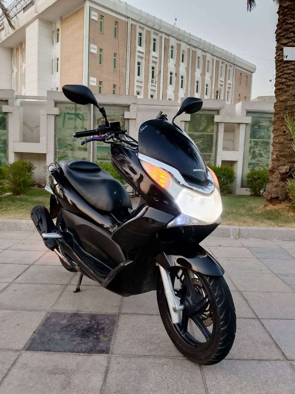 سلام عليكم دراجه pcx الجيل الاول ياباني gf  حجم ١٥٠ بلديه مكفوله كفاله عامه  االمحرك مامفتوح كهربائيات شغاله كفرات بلاديه السعر مليون و٣٠٠ مكاني بغداد حي دراغ المنصور ***********
