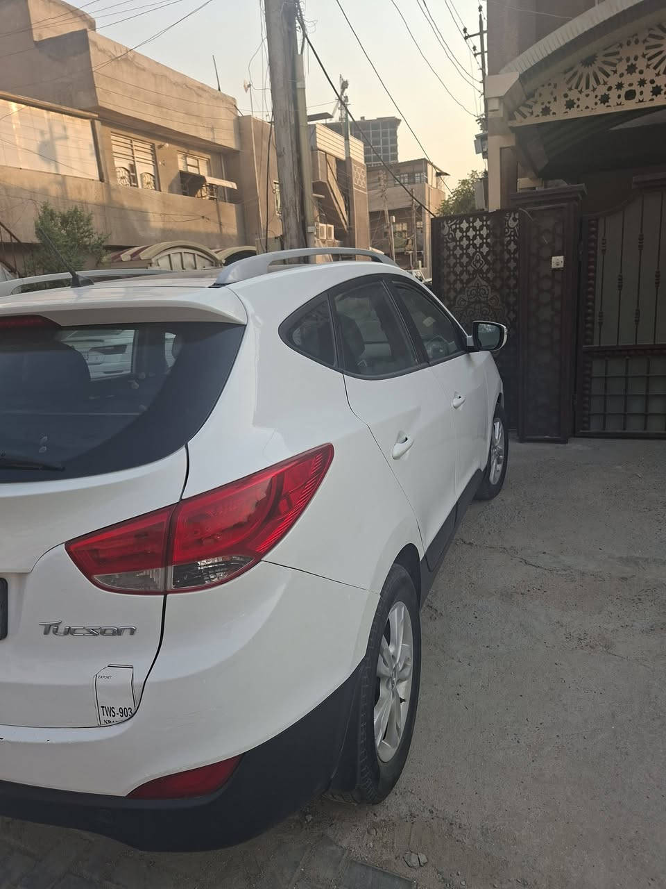 توسان خليجي ٢٠١٤ بغداد رقم الجديد  بنرامة كامرة بلجامة الوسطية ابلادي سيارة مكفولة من الصبغ بس باب الصدر مصبوغ حتى الدعاميات ممصبوغة سيارة محرك وكير خير من الله لاتبخير ولا صرف ماشية 98285 قابل للزيادة سعر ١٣٥ وبيهة مجال حك الجية الشراي تصل ويوجد واتساب رقمي ***********
