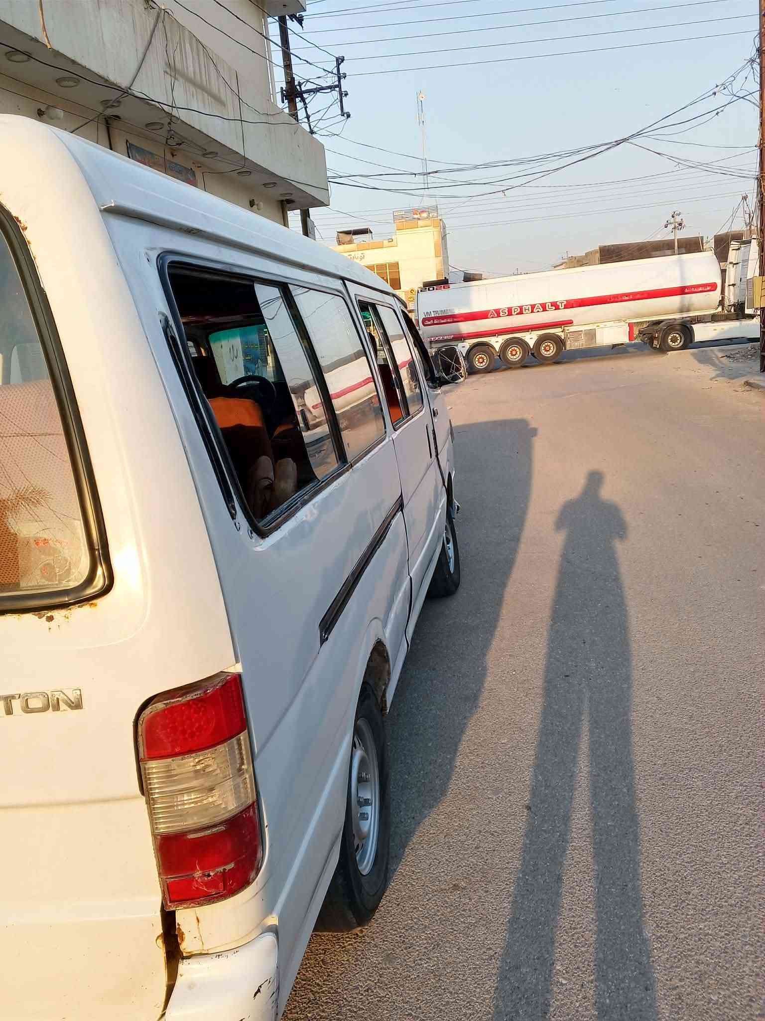 عليها 1700 موديل 9 شاصي بل تكمه تحويل مباشر ميكانك زين بس بيها ضربه بل تكمه ومعدله*********** 25 وبيه مجال

