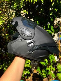 للبيع خوذة سيزر (Sezer) فج قلاب الأصلية 🌌🏍️  الحالة: جديدة نظافة 100% ...
