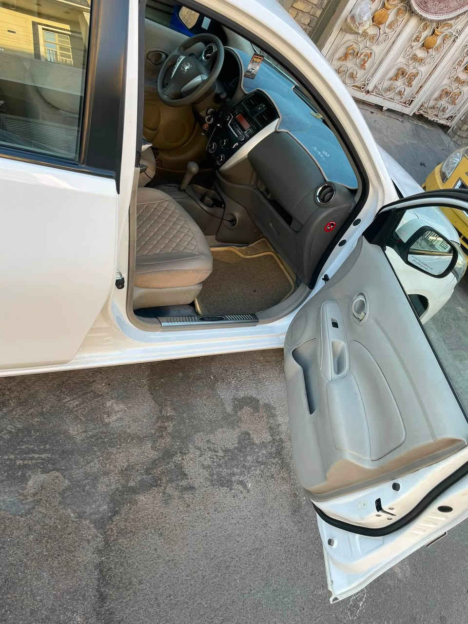 السلام عليكم
سني عندي بليته زركه 
2021 رقم بغداد بأسمي 
بيها باب السايق مبدلها بلادي 
وشويه بارد بالصندوك 
ماشية 85 الف 

عارضها 105 
مكاني بغداد الجديدة 
***********

نص مكتوب في الصور:
- BAGHDAD